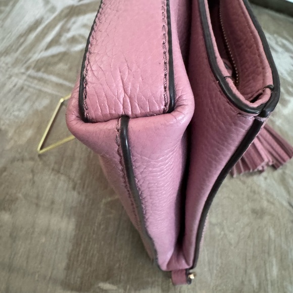 Tory Burch Thea foldover crossbody bag in pink leather - Picture 9 of 17